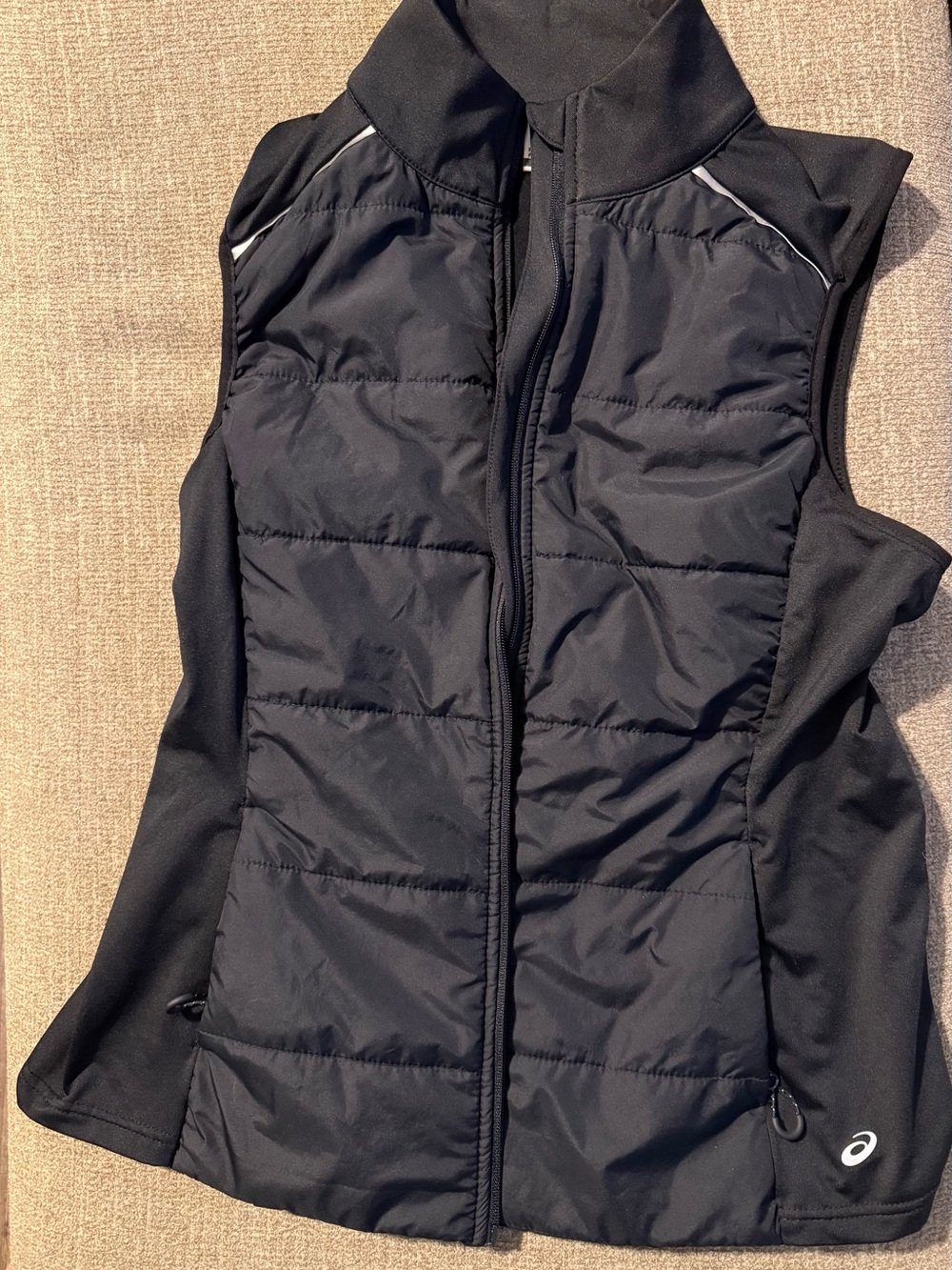 ASICS Women's Black and possibly deep Navy Quilted Puffer Vest